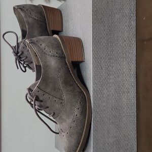 Women's MAURICES Gray Oxford Shoes Size 7